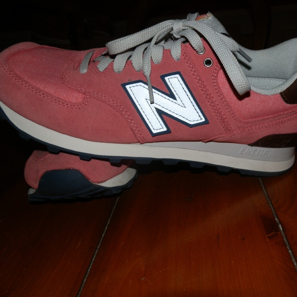 Women Pink Suede New Balance 574 sz 8.5